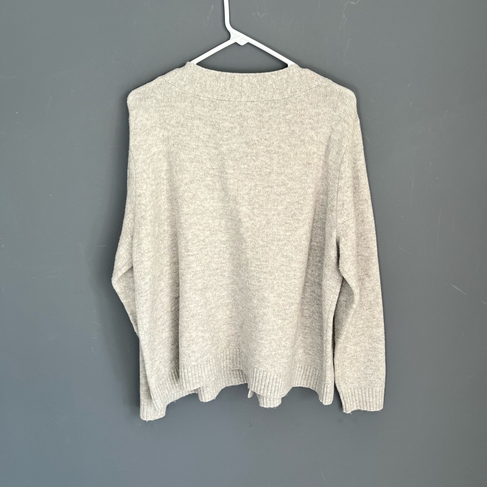 CABI Snug Cardigan Button Front V Neck Gray Women’s Size S #4104 Sweater - Picture 3 of 5